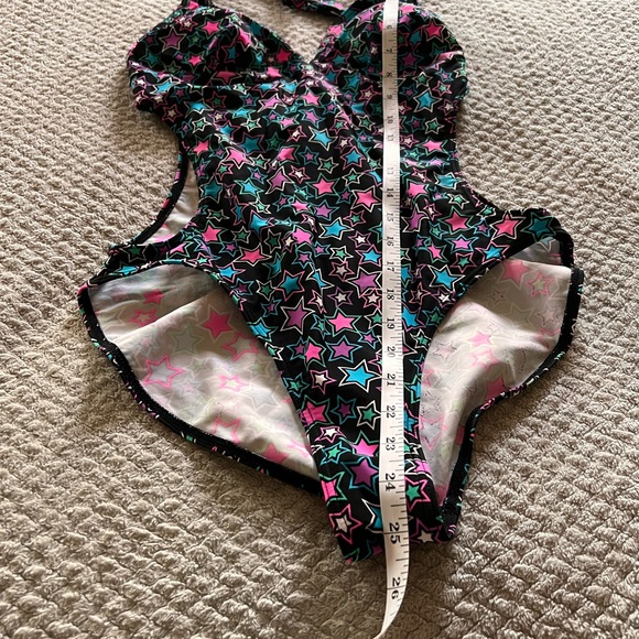 Halter Top One-piece Swimsuit - Picture 6 of 8